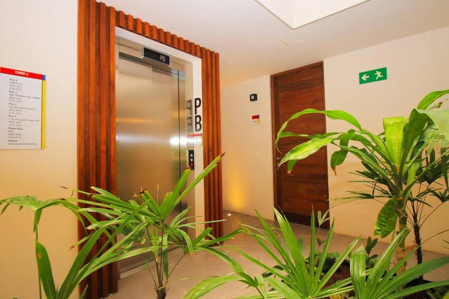アパート プレヤデルカーメンDowntown Stylish 2Br With Large Terrace Pool Gym And Barアパートメント