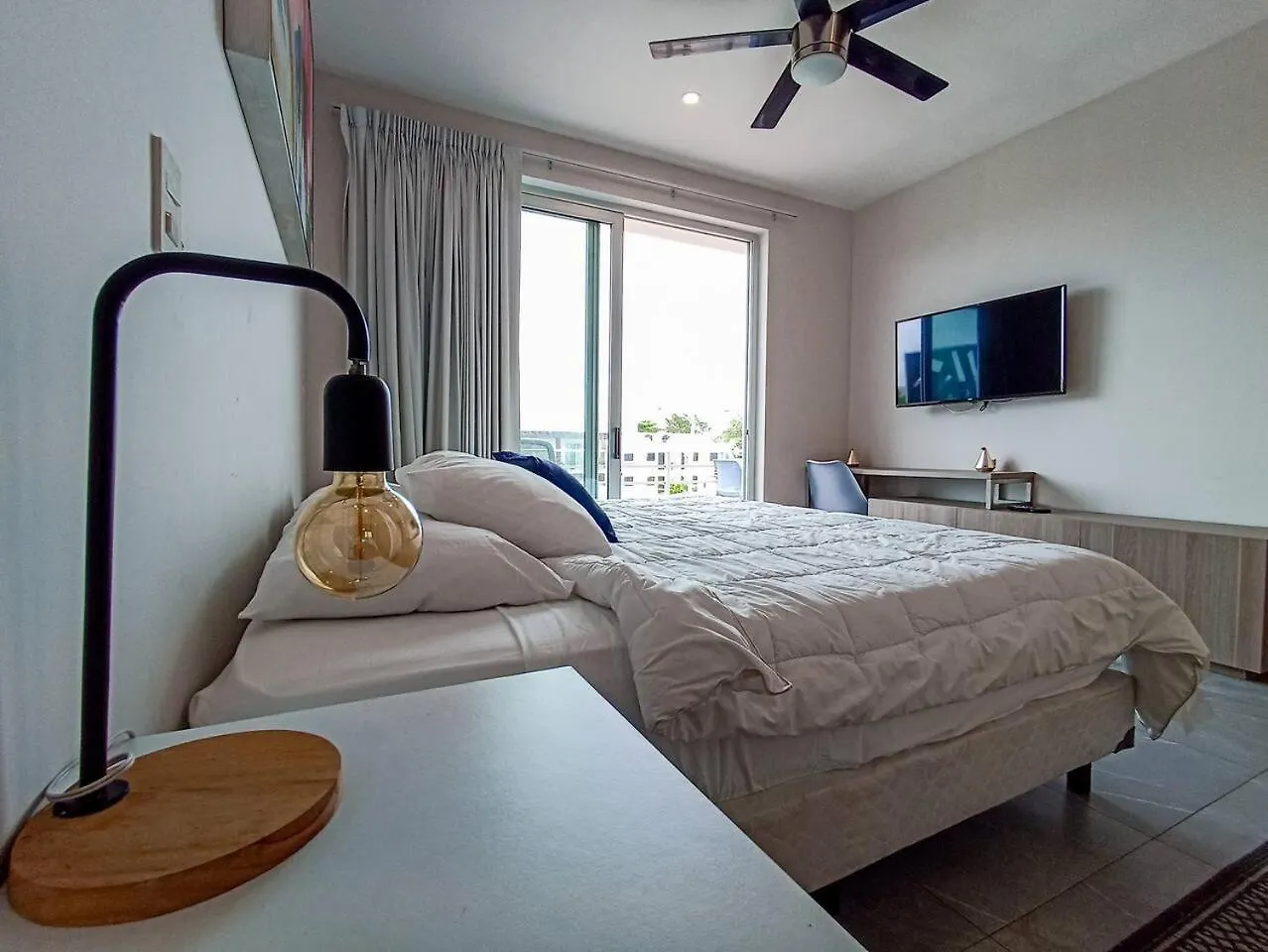 アパート プレヤデルカーメンDowntown Stylish 2Br With Large Terrace Pool Gym And Barアパートメント