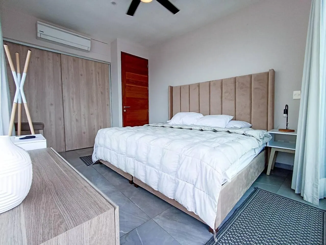 プレヤデルカーメンDowntown Stylish 2Br With Large Terrace Pool Gym And Barアパートメント 0*, プレヤデルカーメン