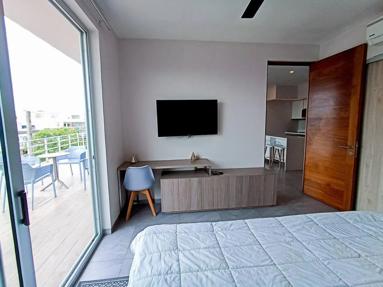 アパート プレヤデルカーメンDowntown Stylish 2Br With Large Terrace Pool Gym And Barアパートメント